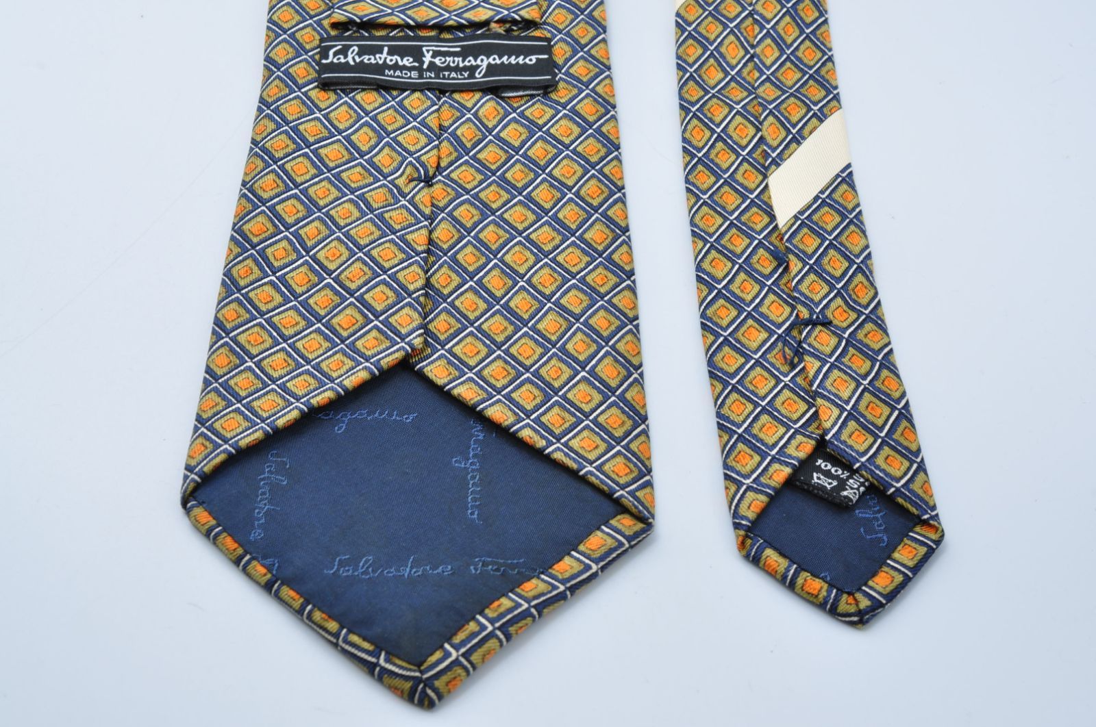 Salvatore Ferragamo サルヴァトーレフェラガモ ネクタイ 幾何学模様