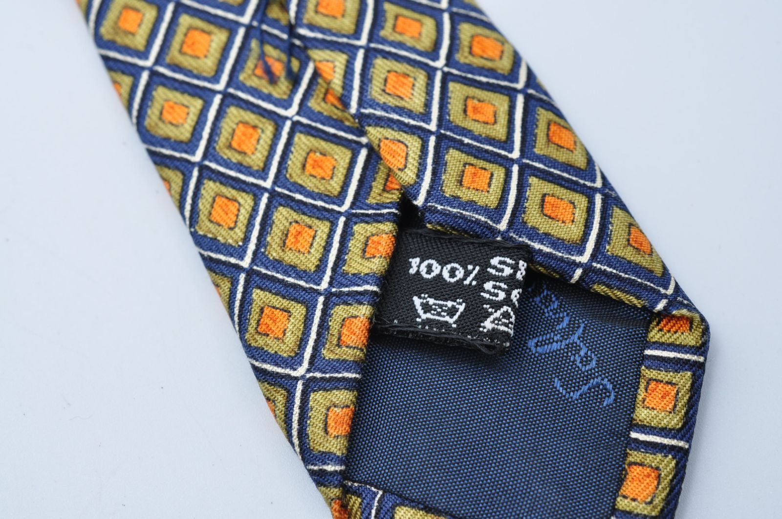Salvatore Ferragamo サルヴァトーレフェラガモ ネクタイ 幾何学模様