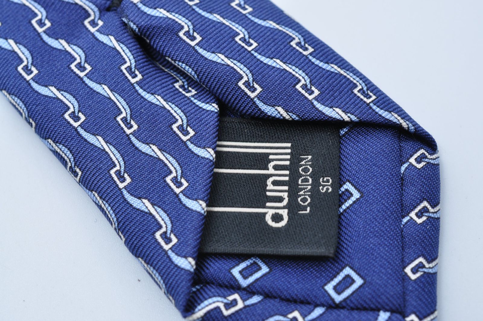 dunhill ダンヒル ネクタイ シルク ネイビー 紺 dロゴ 総柄 幾何学
