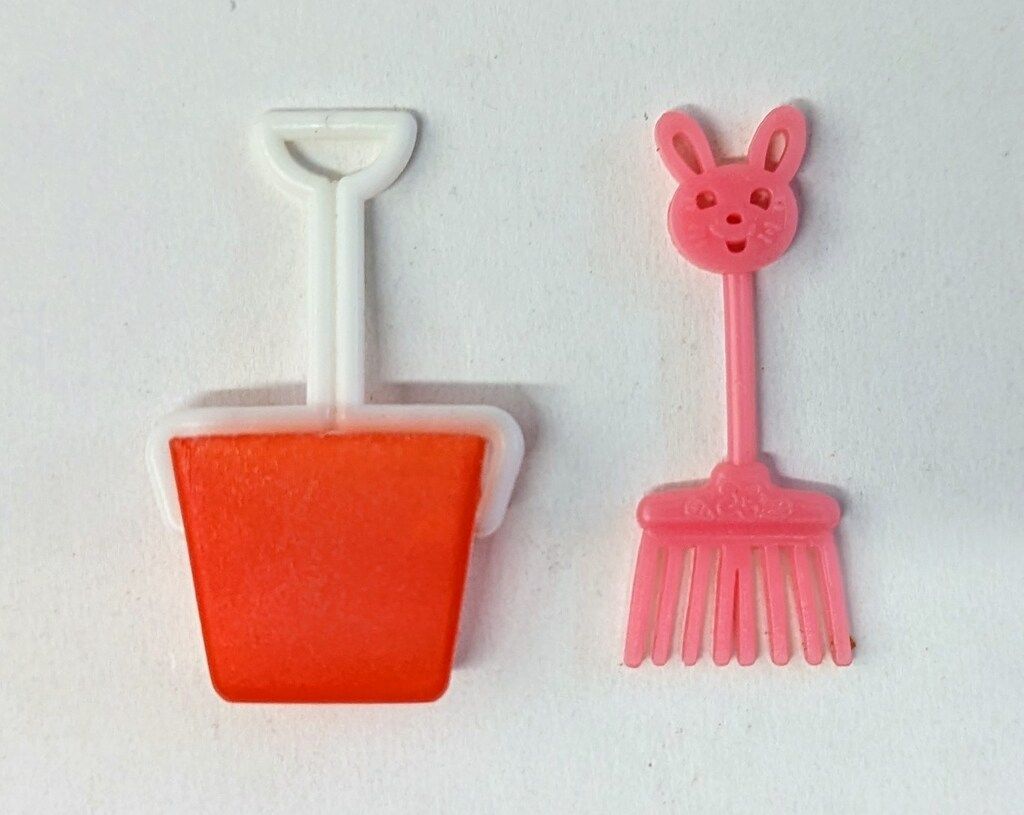 江崎グリコ グリコのおまけ ウサギの箒と塵取り 40mm - メルカリ