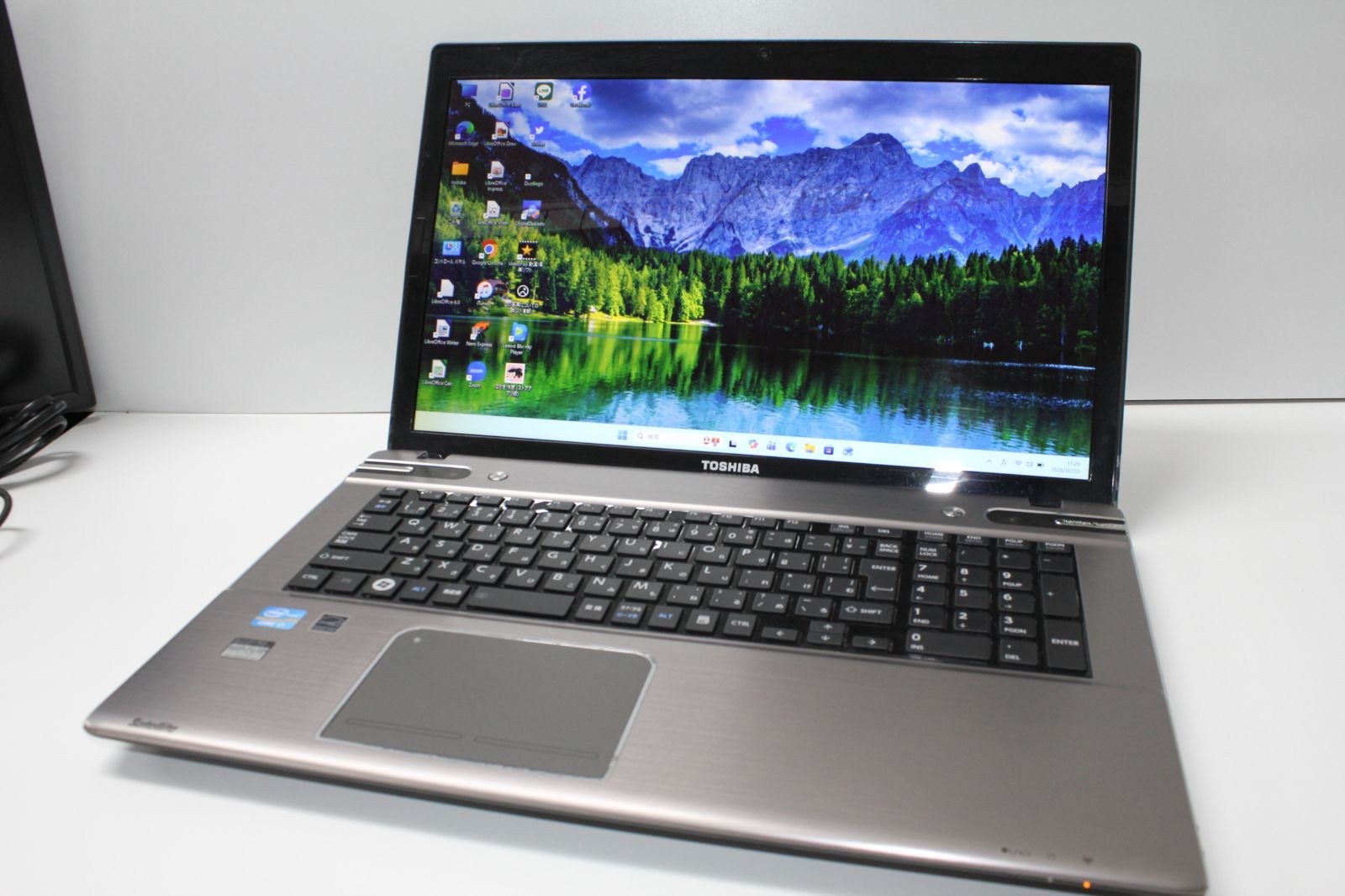 ノートPC】東芝〈dynabook Satellite T772/W6TG〉Intel Core i7 