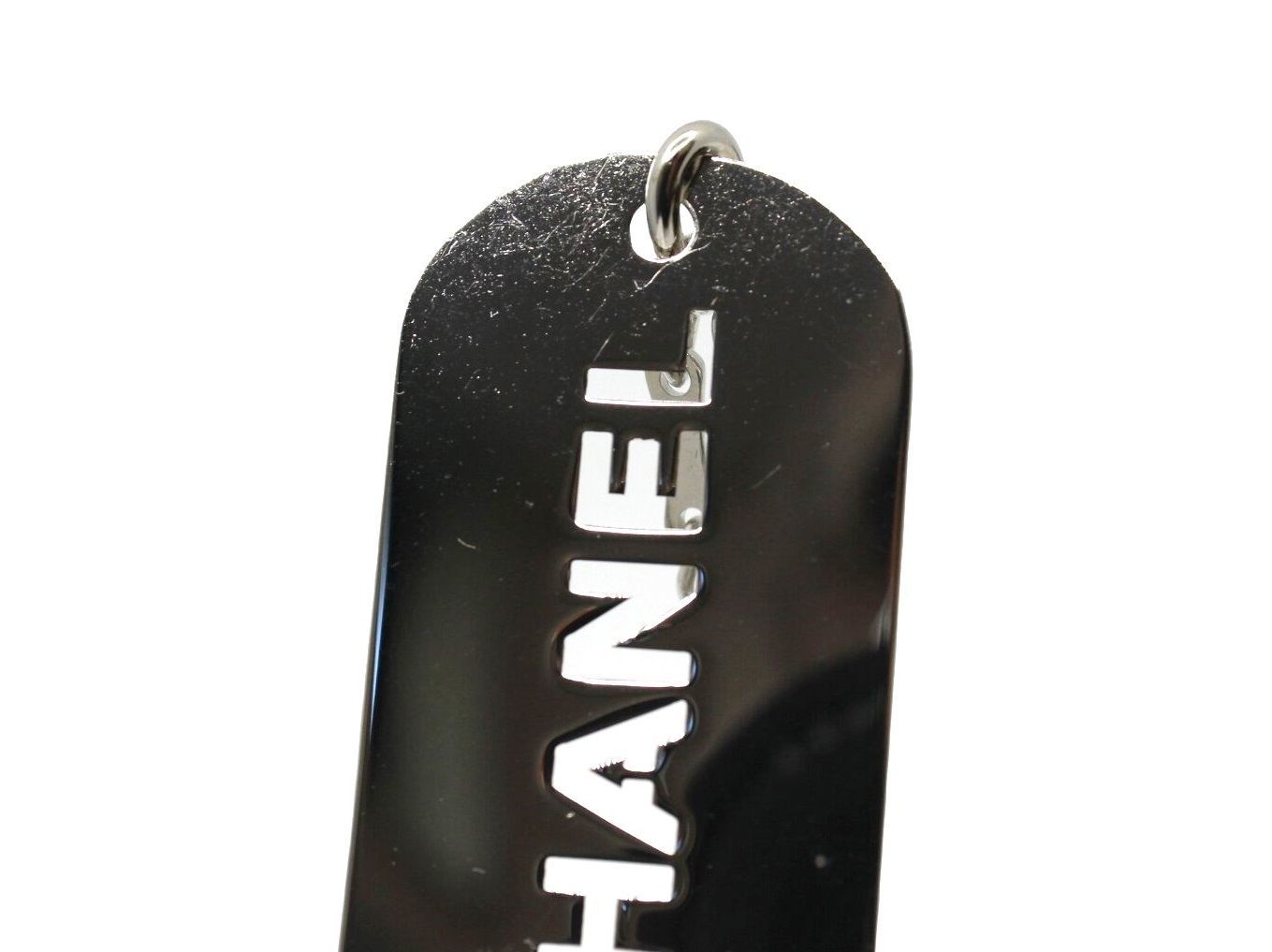 シャネル チャーム キーホルダー プレート ロゴ チェーン バッグ