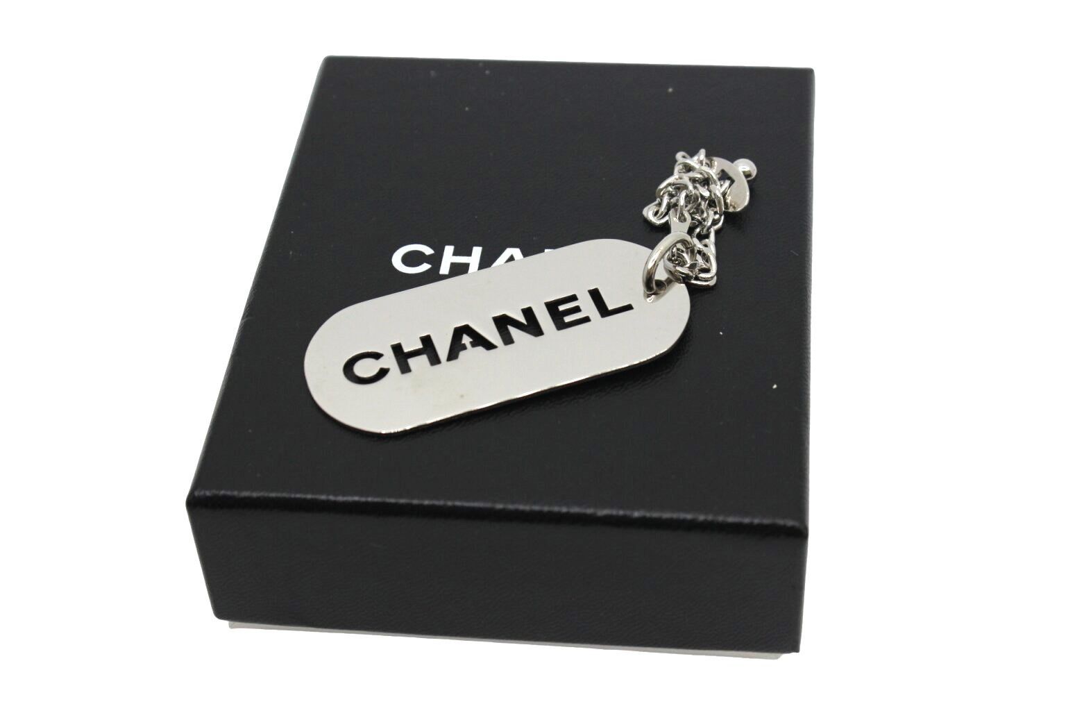 シャネル チャーム キーホルダー プレート ロゴ チェーン バッグ