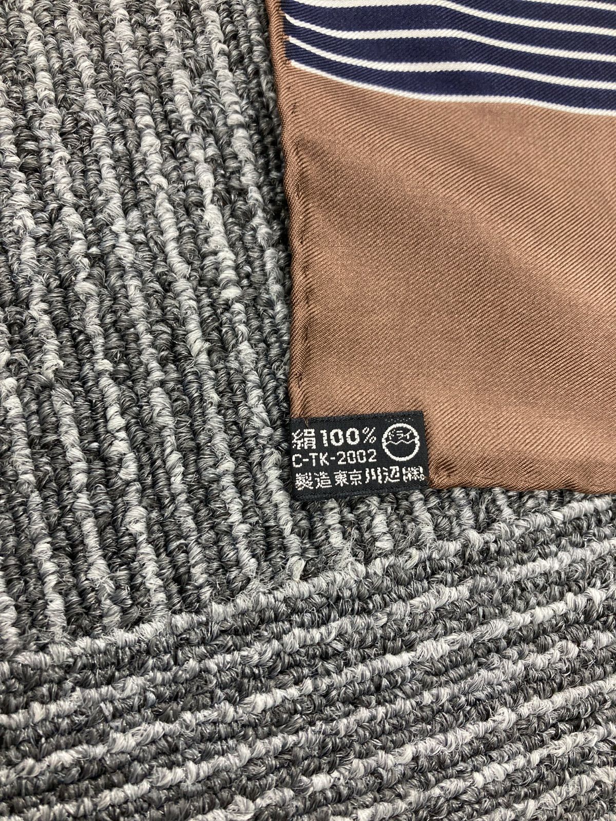 2 Yves Saint Laurent YSL イブサンローラン スカーフ 大判 シルク100