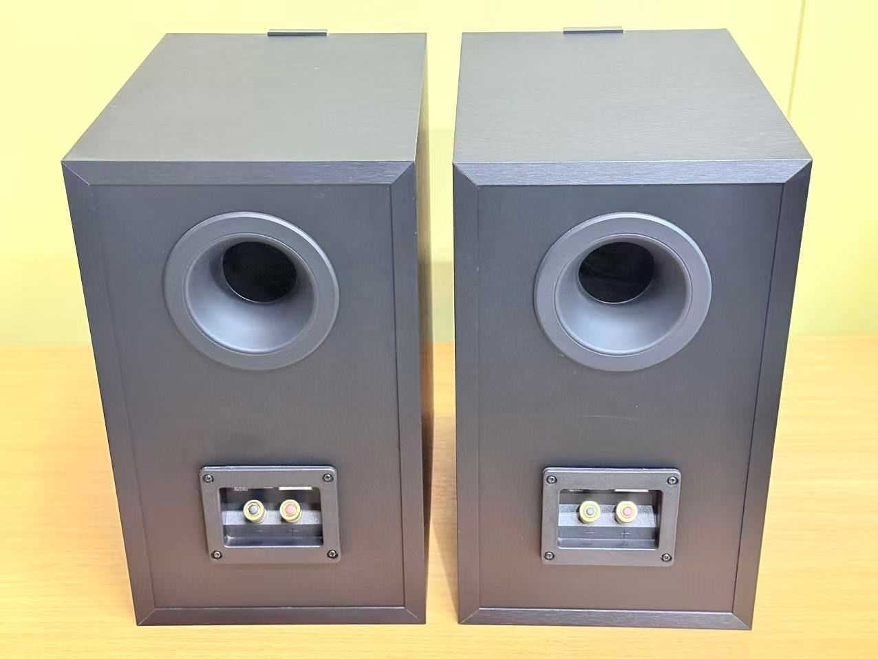 未使用 定価：8.58万 KEF Q350 [サテンブラック ペア] ブックシェルフ