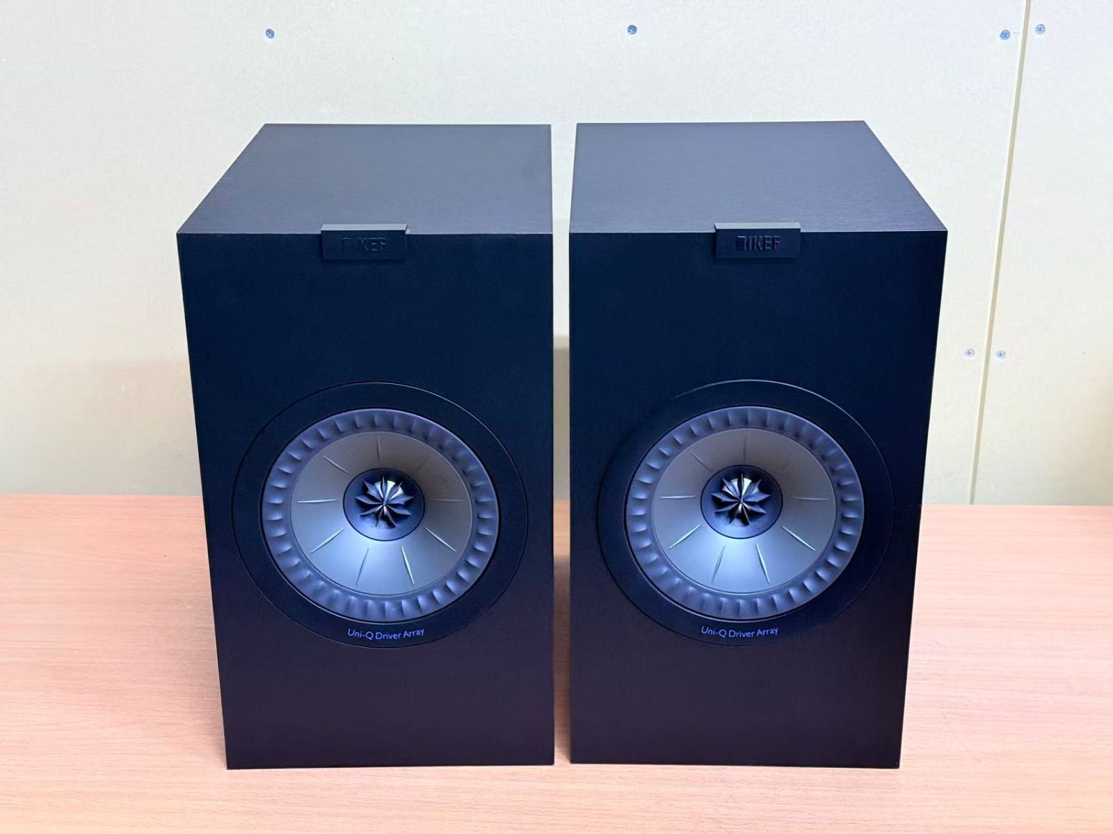 未使用 定価：8.58万 KEF Q350 [サテンブラック ペア] ブックシェルフ