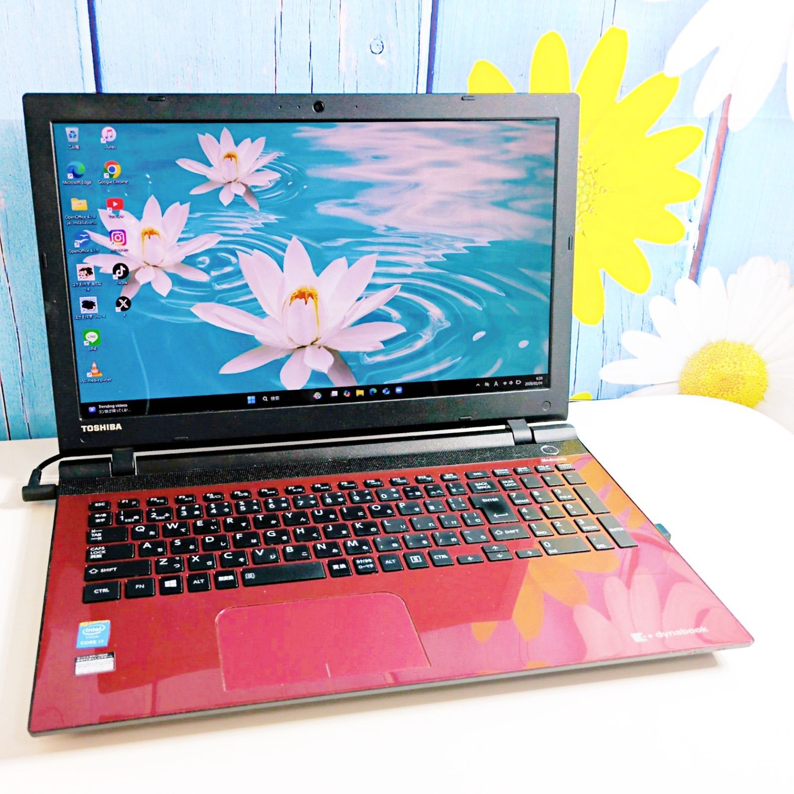Windows11✨Corei7✨赤のdynabook 薄型フルHD SSD 設定済すぐ使える 初心者