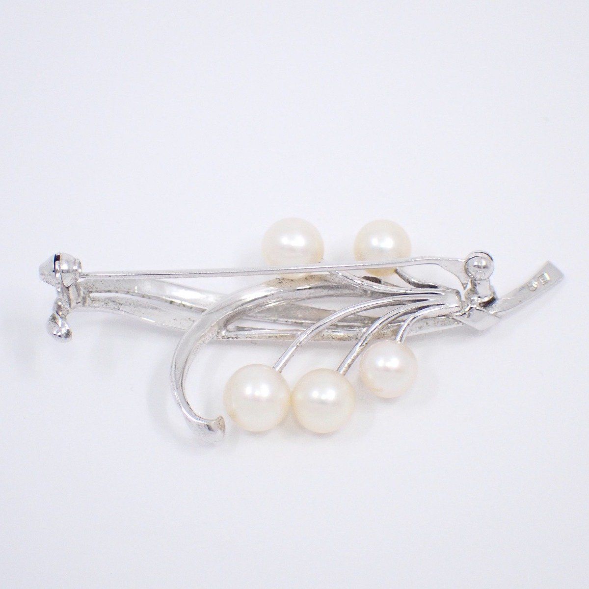 MIKIMOTO ミキモト リーフモチーフ ブローチ シルバー/パール3粒【い