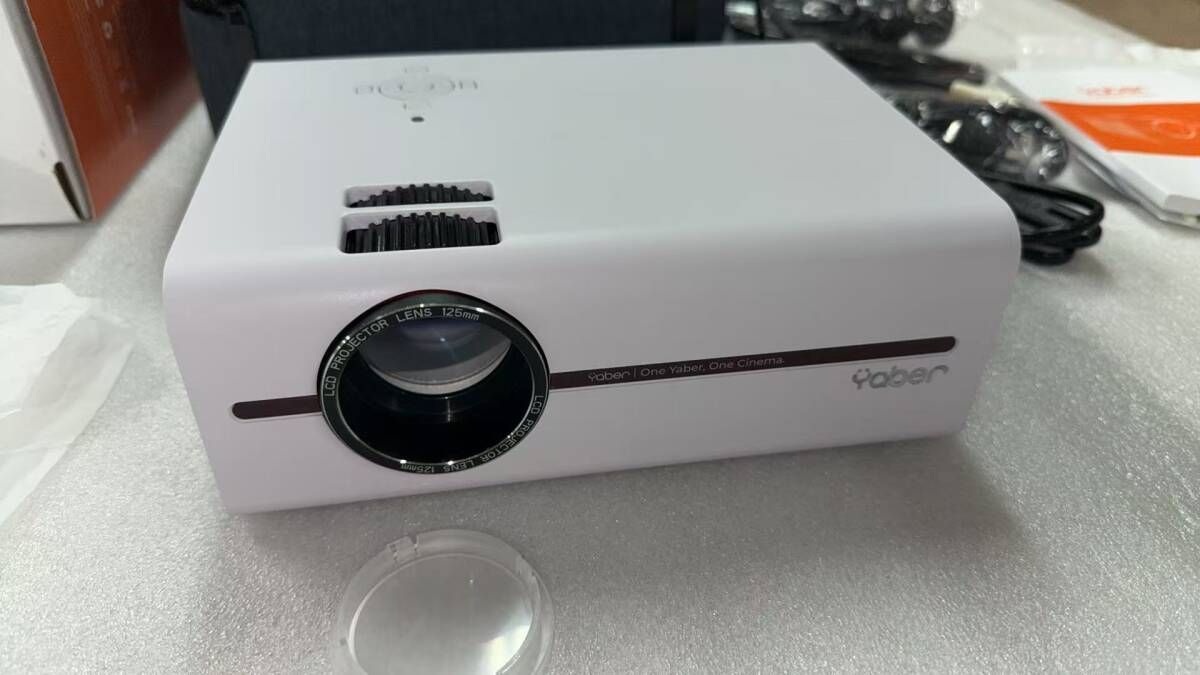 YABER V5プロジェクター小型 プロジェクター 家庭用//732561 - メルカリ
