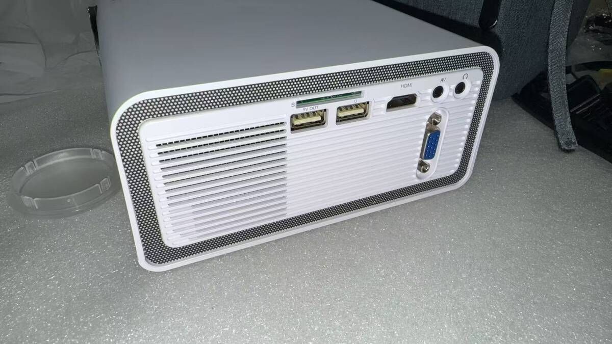 YABER V5プロジェクター小型 プロジェクター 家庭用//732561 - メルカリ