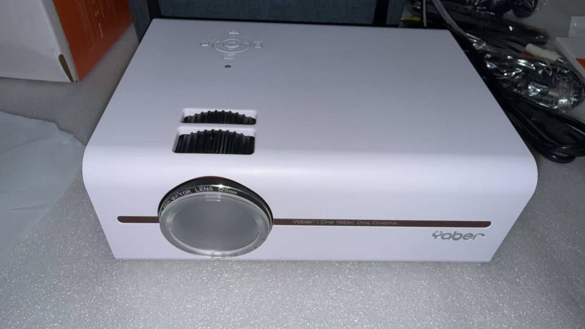 YABER V5プロジェクター小型 プロジェクター 家庭用//732561 - メルカリ