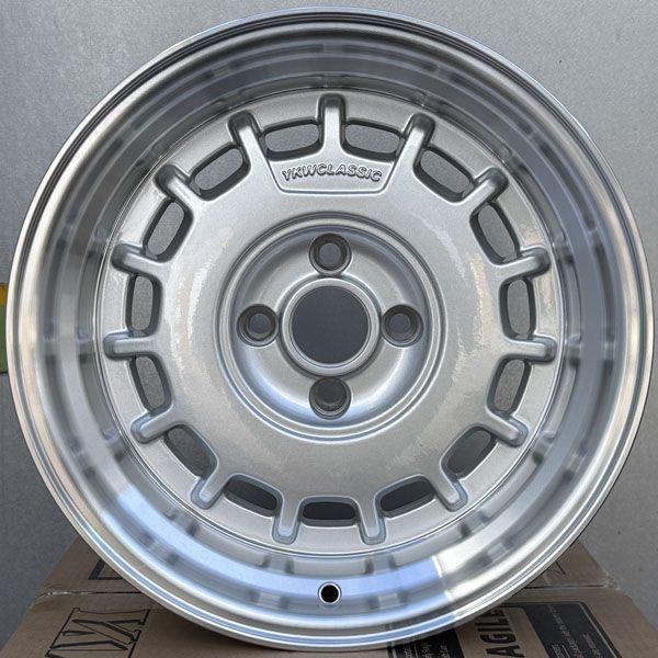 新品 15×8.25J +20 PCD 100 4穴 15インチホイール4本 シルバー 鉄チン