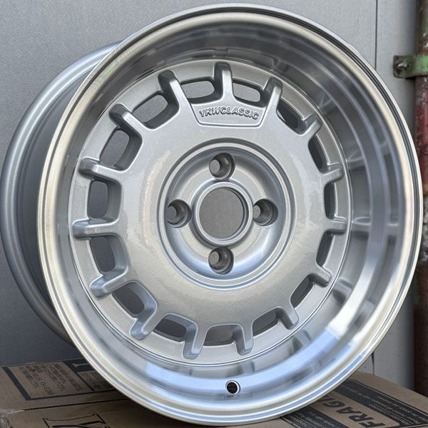 新品 15×8.25J +20 PCD 100 4穴 15インチホイール4本 シルバー 鉄チン