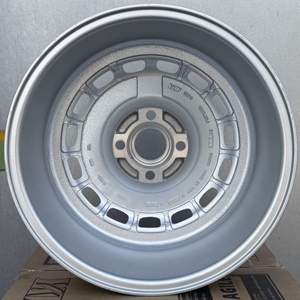新品 15×8.25J +20 PCD 100 4穴 15インチホイール4本 シルバー 鉄チン