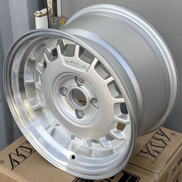 新品 15×8.25J +20 PCD 100 4穴 15インチホイール4本 シルバー 鉄チン