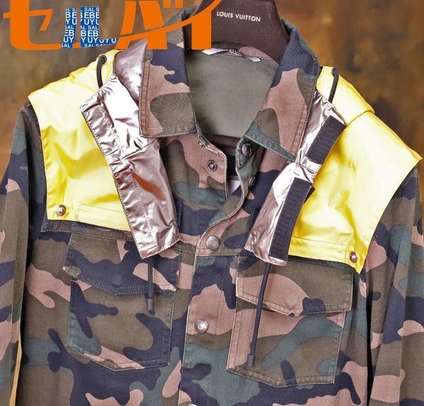 本物 ヴァレンチノ 脱着フード付き迷彩カモフラージュブルゾン メンズ