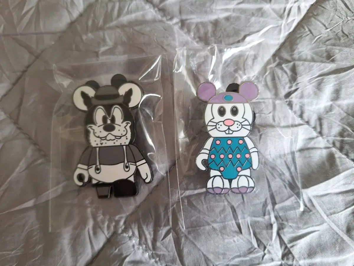 ディズニー ミッキーマウス / ミニーマウス キャラクター バッジ
