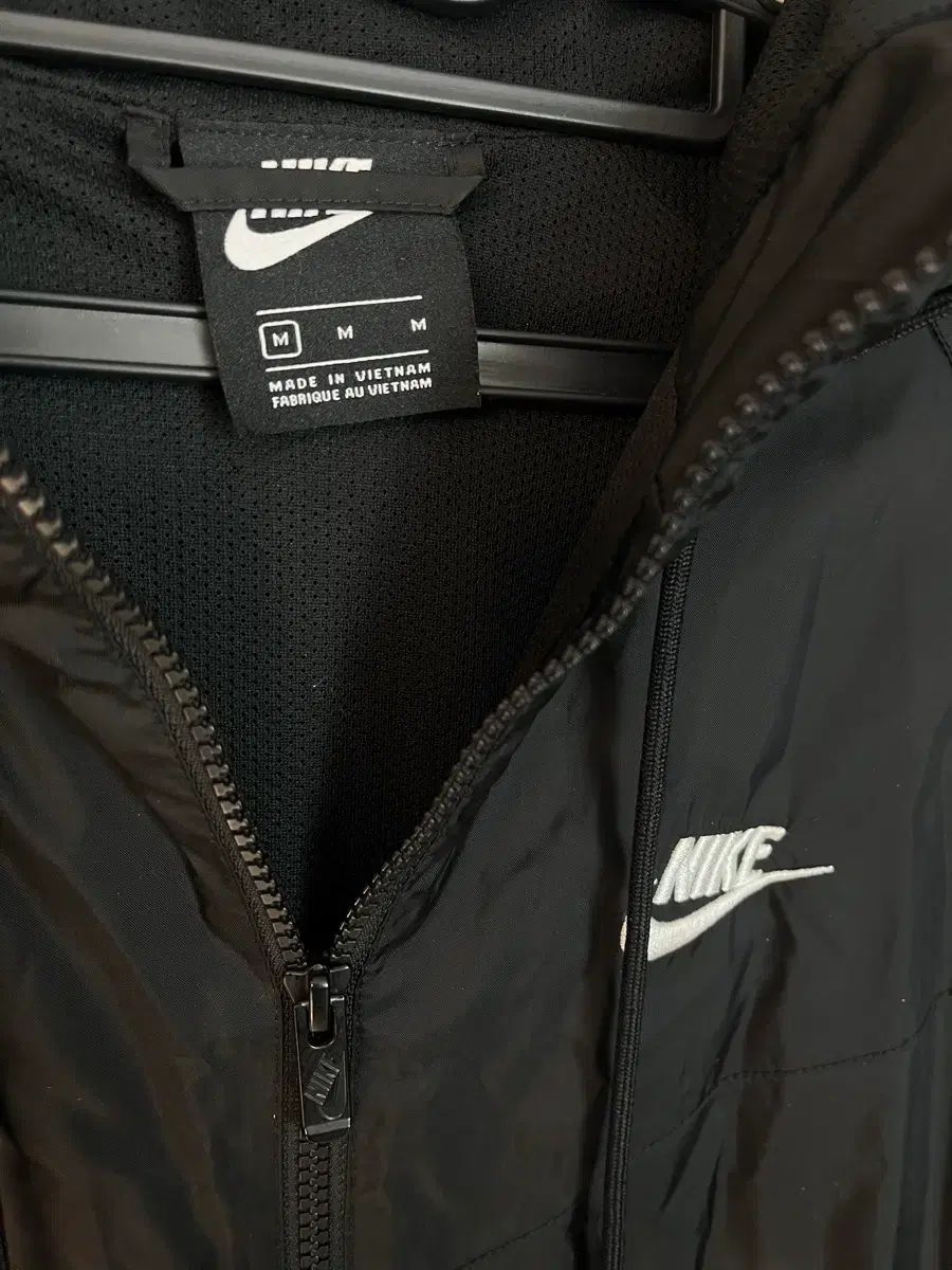 NIKEナイキ　ウィンドブレーカー　ウィンドランナージャケット　黒　M 新品 SALE】NIKE(ナイキ) ウィンドランナージャケット - COLDBECK ONLINE