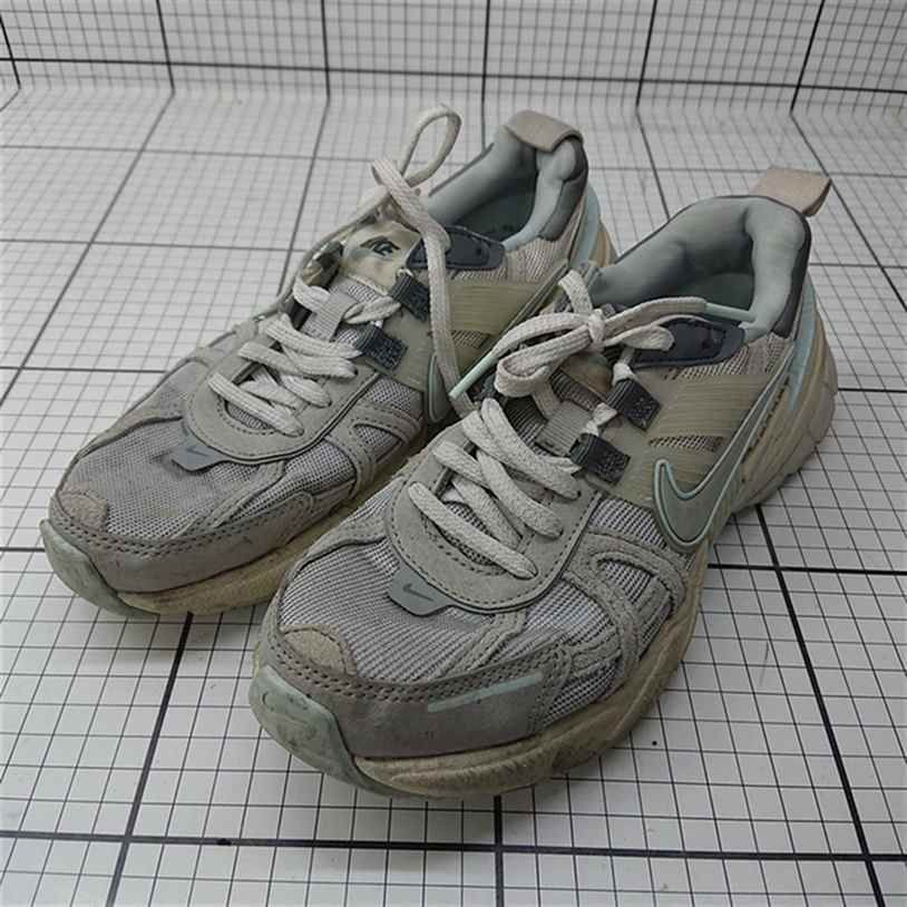 ◇ Θ ナイキ Nike ZOOM VOMERO 5 73596-072 グレー系 スニーカー 23.5 