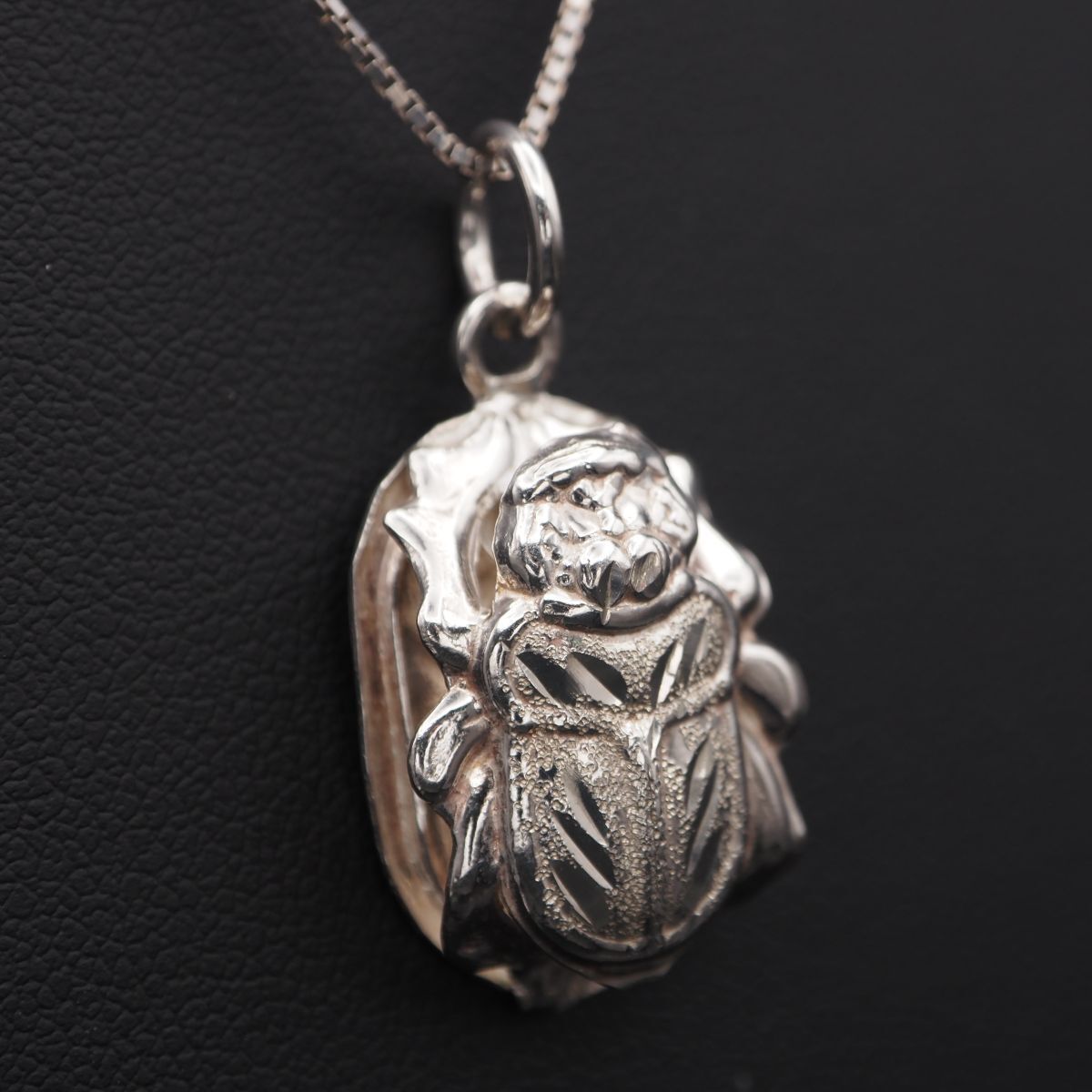 Q993 ヴィンテージ ペンダント トップ スカラベ デザイン シルバー