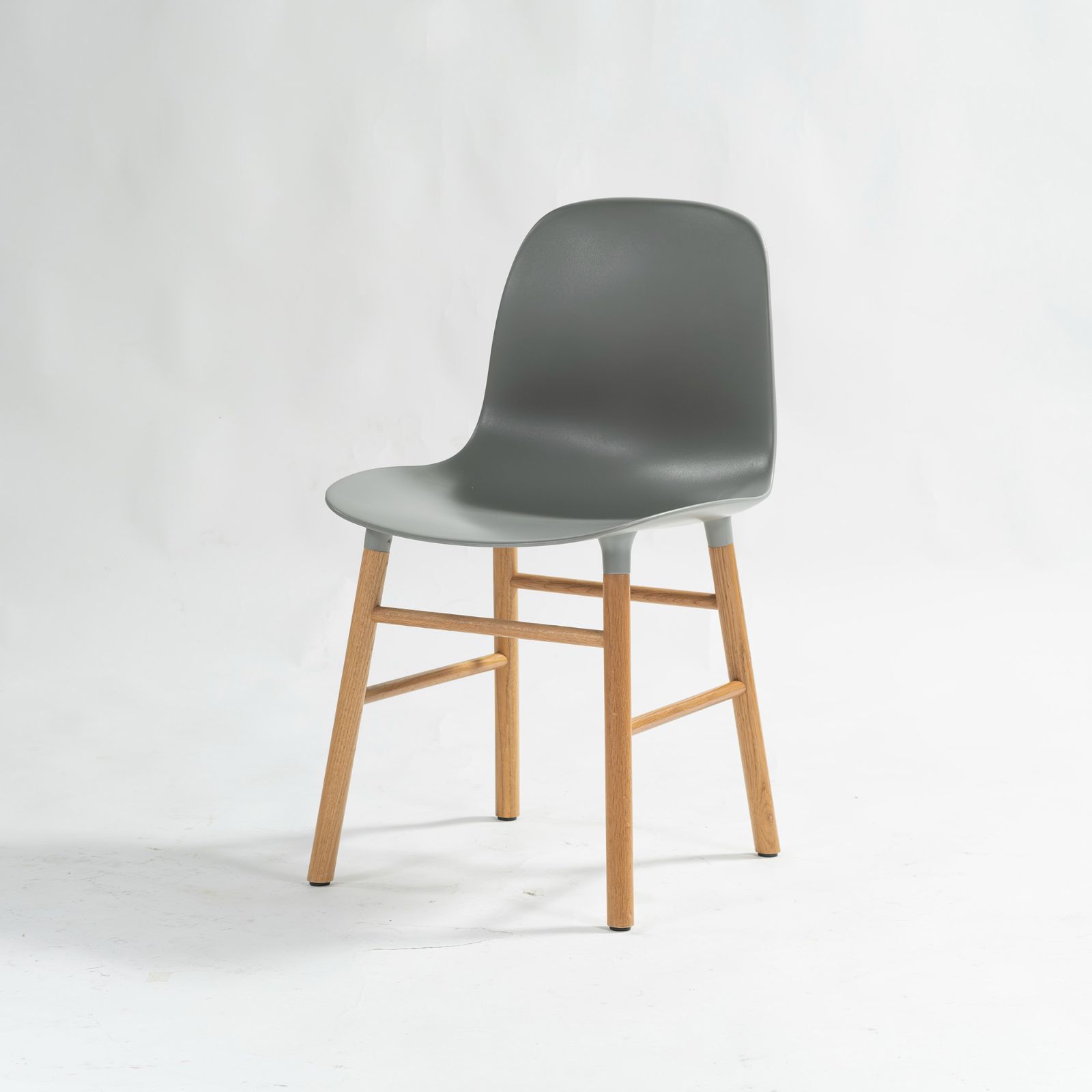 ダイニングチェア Normann  ノーマンコペンハーゲン Form Chair フォームチェア グレー オーク(2) ポリプロピレン シェルチェア 北欧モダン ナチュラルモダン Simon Legald デザイナーズ ダイニングチェア Normann Copenhagen ノーマンコペンハーゲン Form