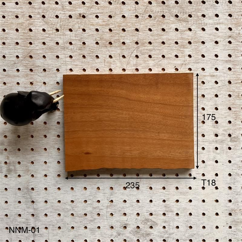 ななし板（樹種不明） NNM-01】235×175×18 mm 一枚板 銘木 木材 端材 