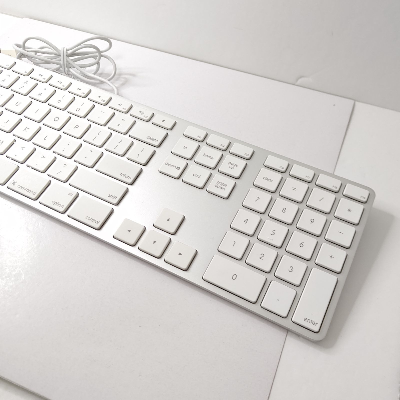 美品 Apple 純正 有線キーボード A1243 アップル Mac テンキー付