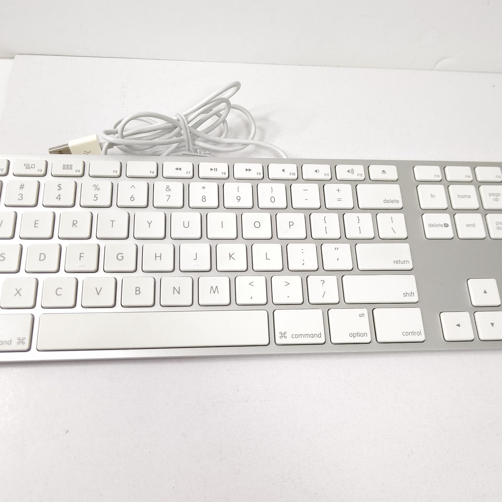 美品 Apple 純正 有線キーボード A1243 アップル Mac テンキー付