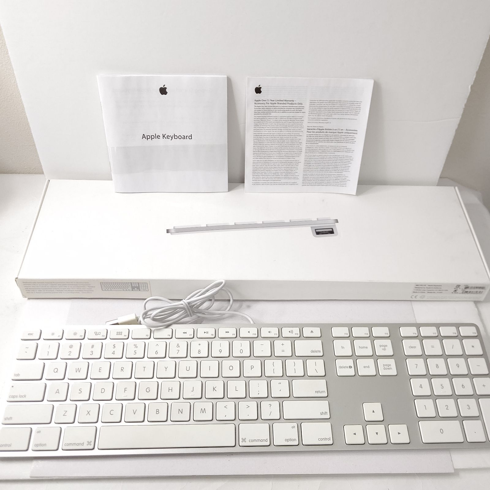 美品 Apple 純正 有線キーボード A1243 アップル Mac テンキー付