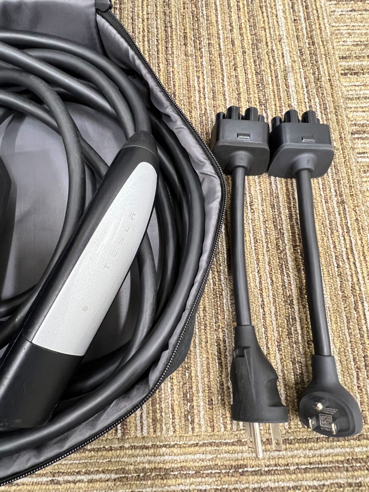 テスラ モバイルコネクター 充電器 - メルカリ
