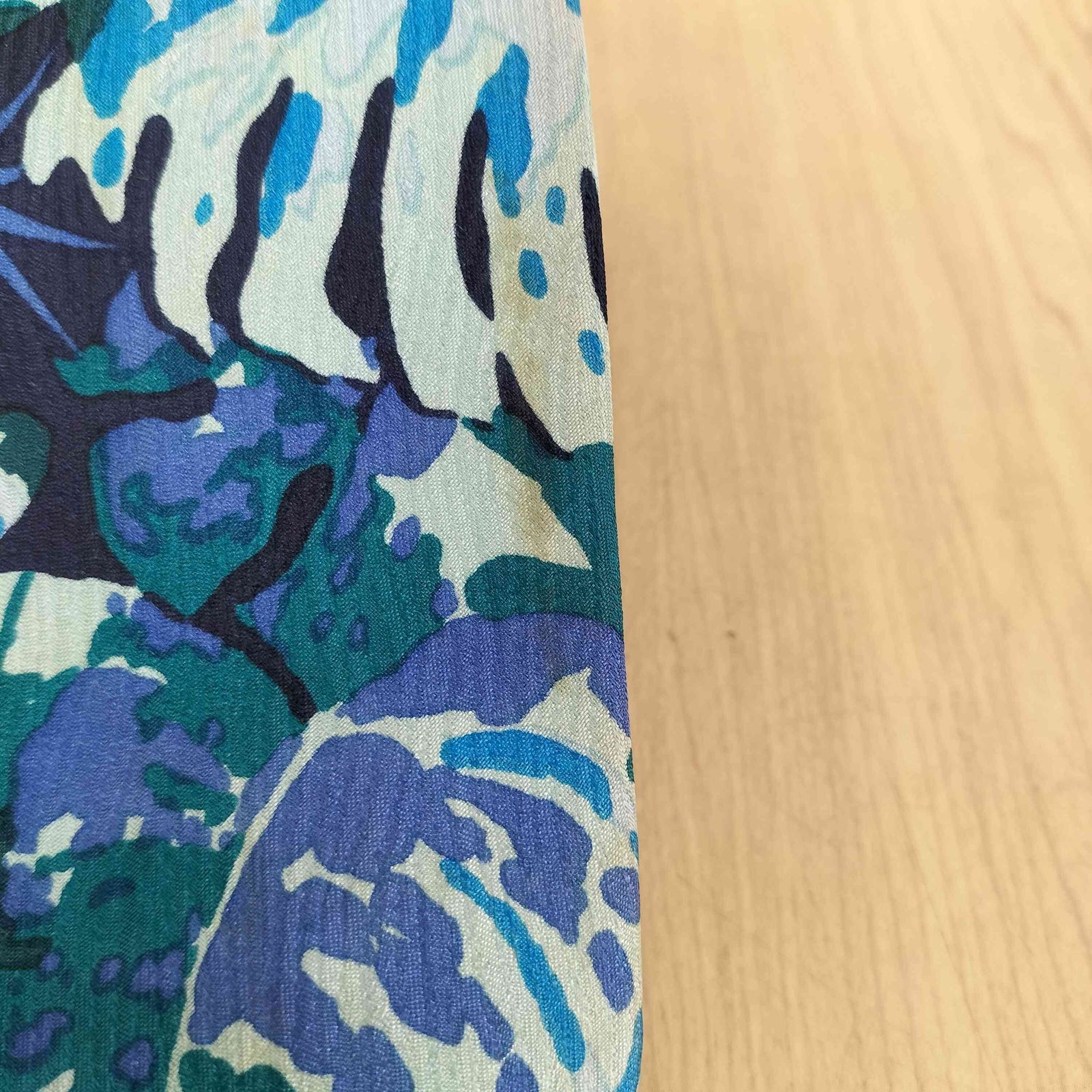 エルメネジルドゼニア Ermenegildo Zegna ボタニカル柄シルクネクタイ