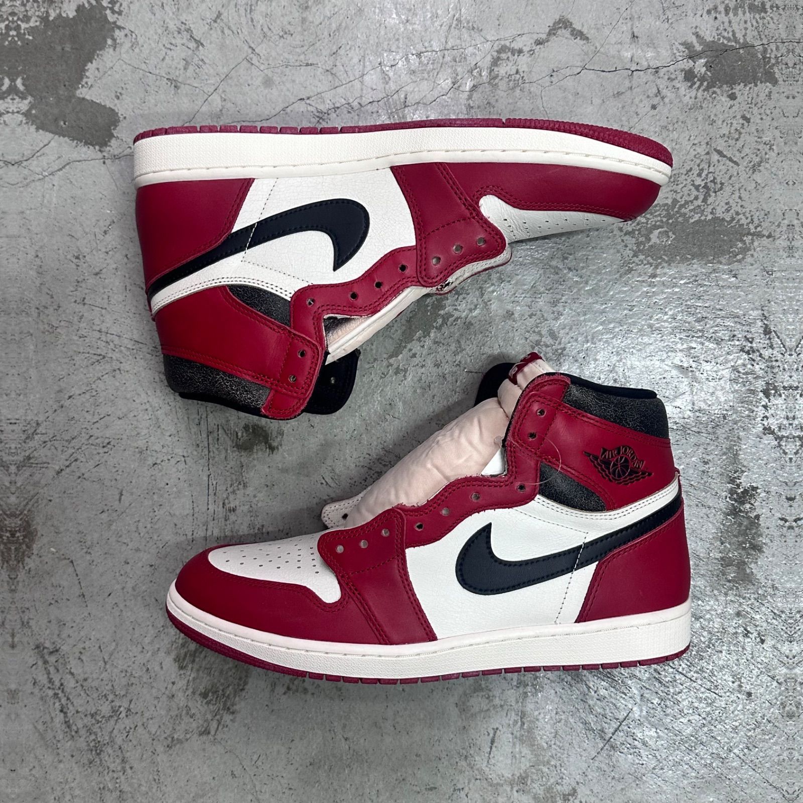 NIKE AIR JORDAN 1 RETRO HIGH OG CHICAGO LOST & FOUND VARSITY RED 