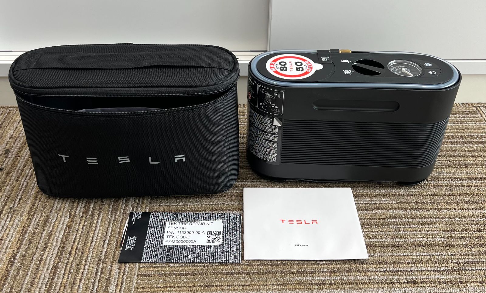 ✩.*˚ TESLA純正 タイヤリペアキット・エアーコンプレッサー 