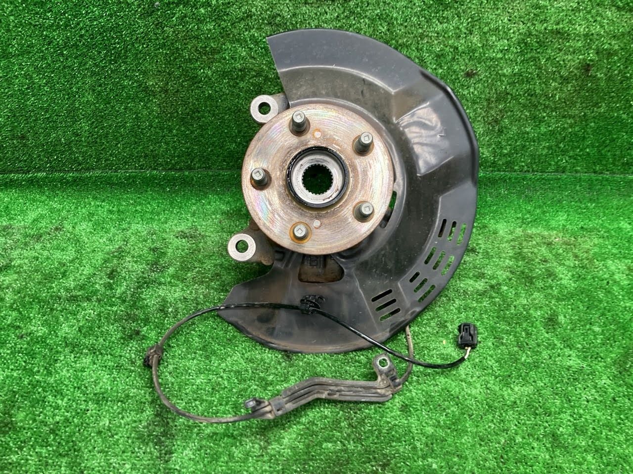 カローラツーリング ZWE215W 左フロントナックルハブ ハイブリッド ダブルバイビー 4WD 43212-47040 2PS