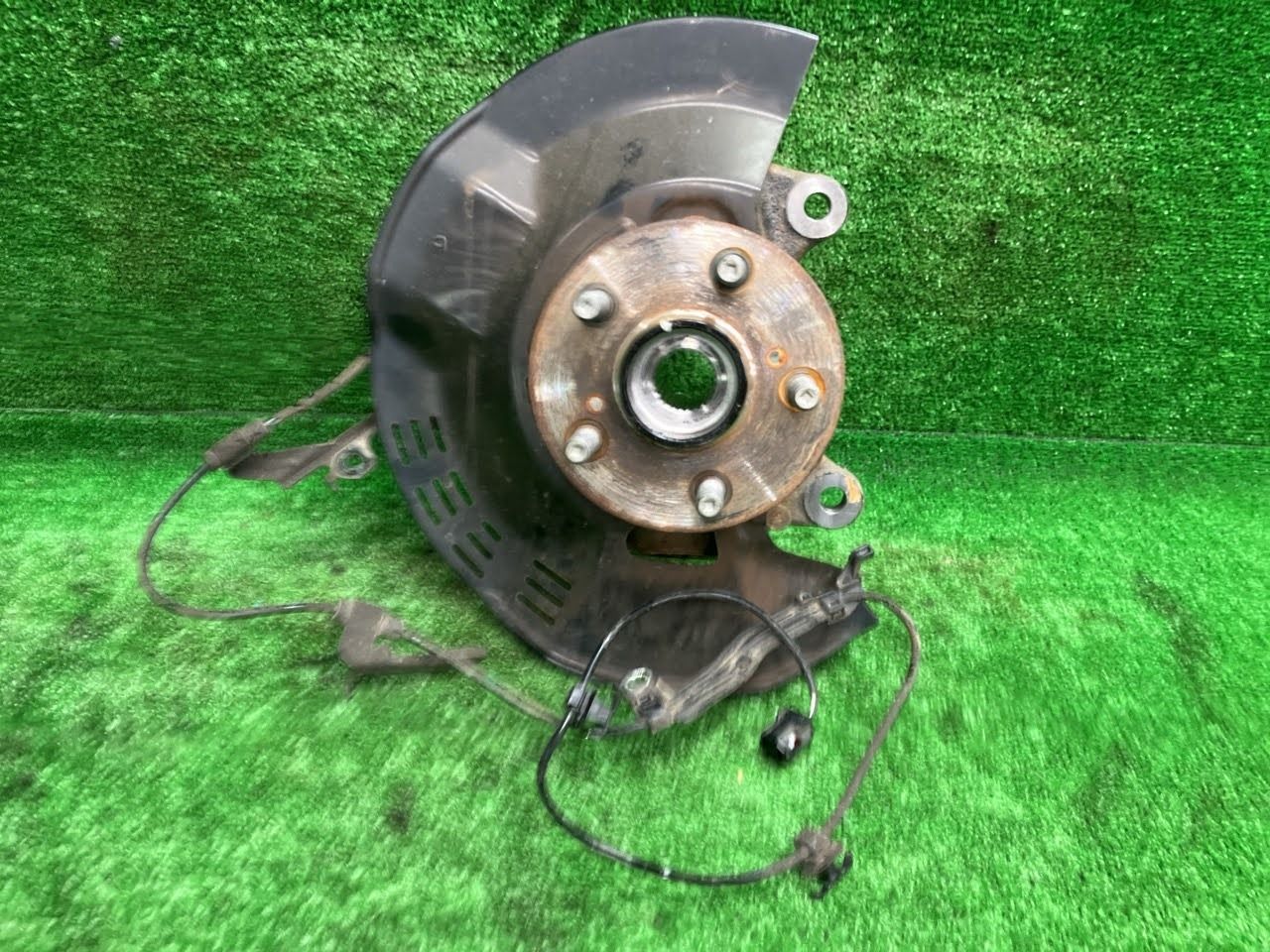 カローラツーリング ZWE215W 右フロントナックルハブ ハイブリッド ダブルバイビー 4WD 43211-47040 2PS