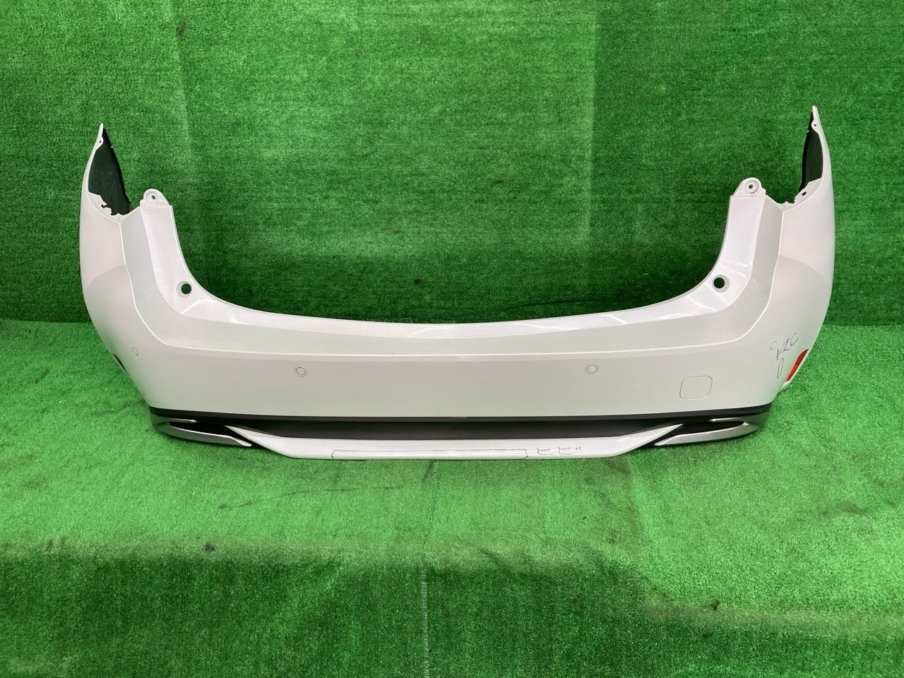 カローラツーリング ZWE215W リアバンパー・リヤバンパー ハイブリッド ダブルバイビー 4WD 52159-12982-A1 2PS カローラツーリング ZWE215W リアバンパー・リヤバンパー ハイブリッド