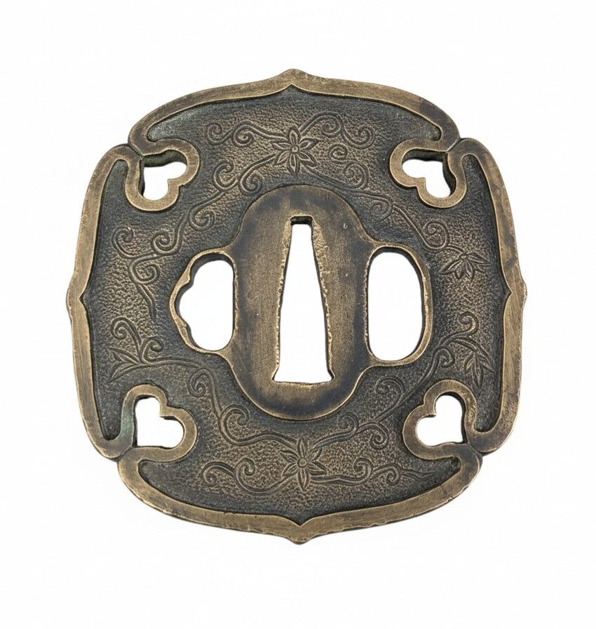 日本刀 鍔（つば）刀装具 鐔 木瓜形 猪目透かし 唐草文様 - メルカリ