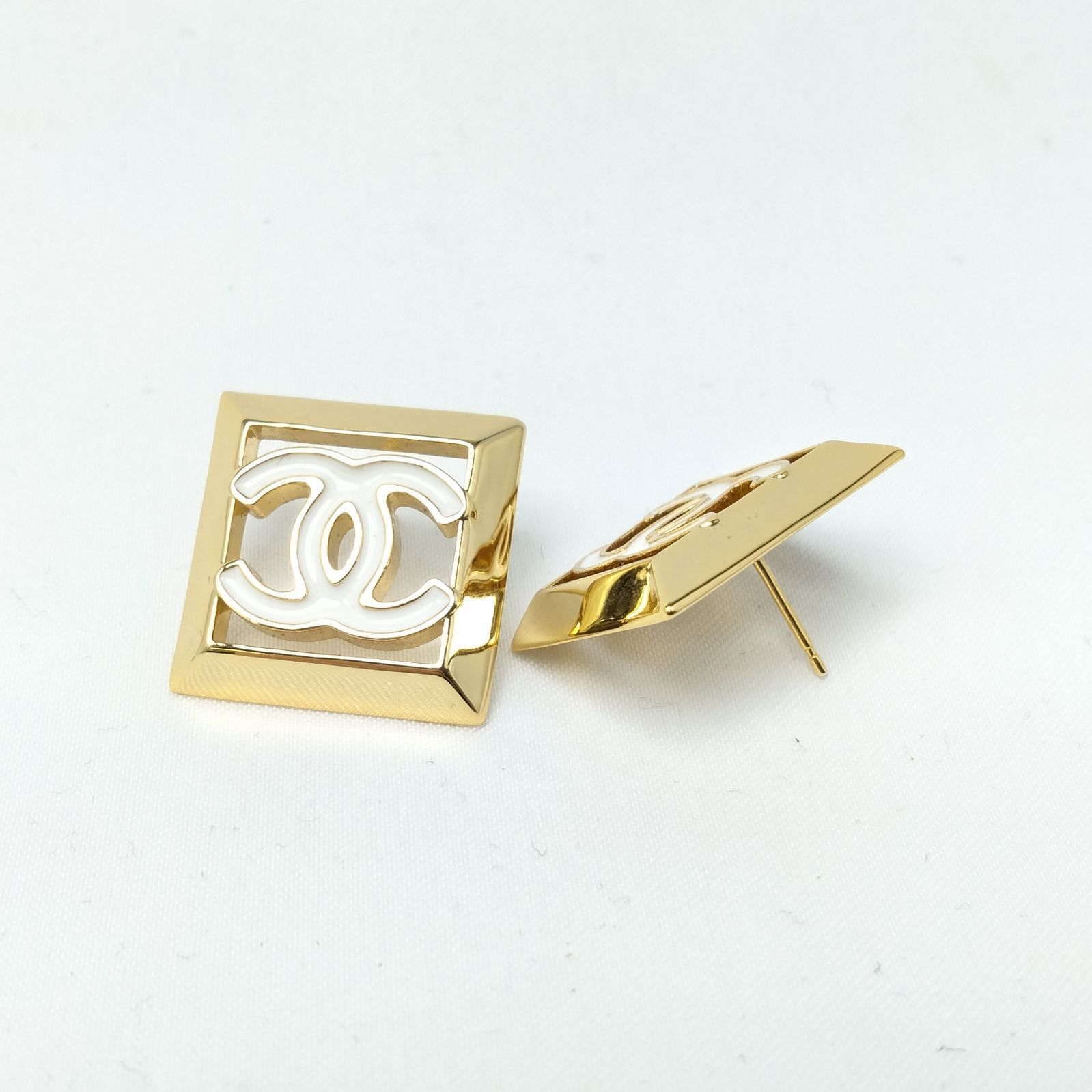 ✨️CHANEL✨️シャネル ココマーク ピアス(両耳) スクエア - メルカリ