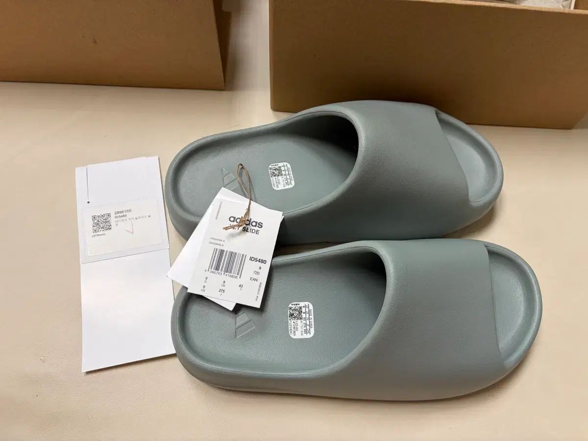 アディダス イージー スライド ソルト 275サイズ - メルカリ