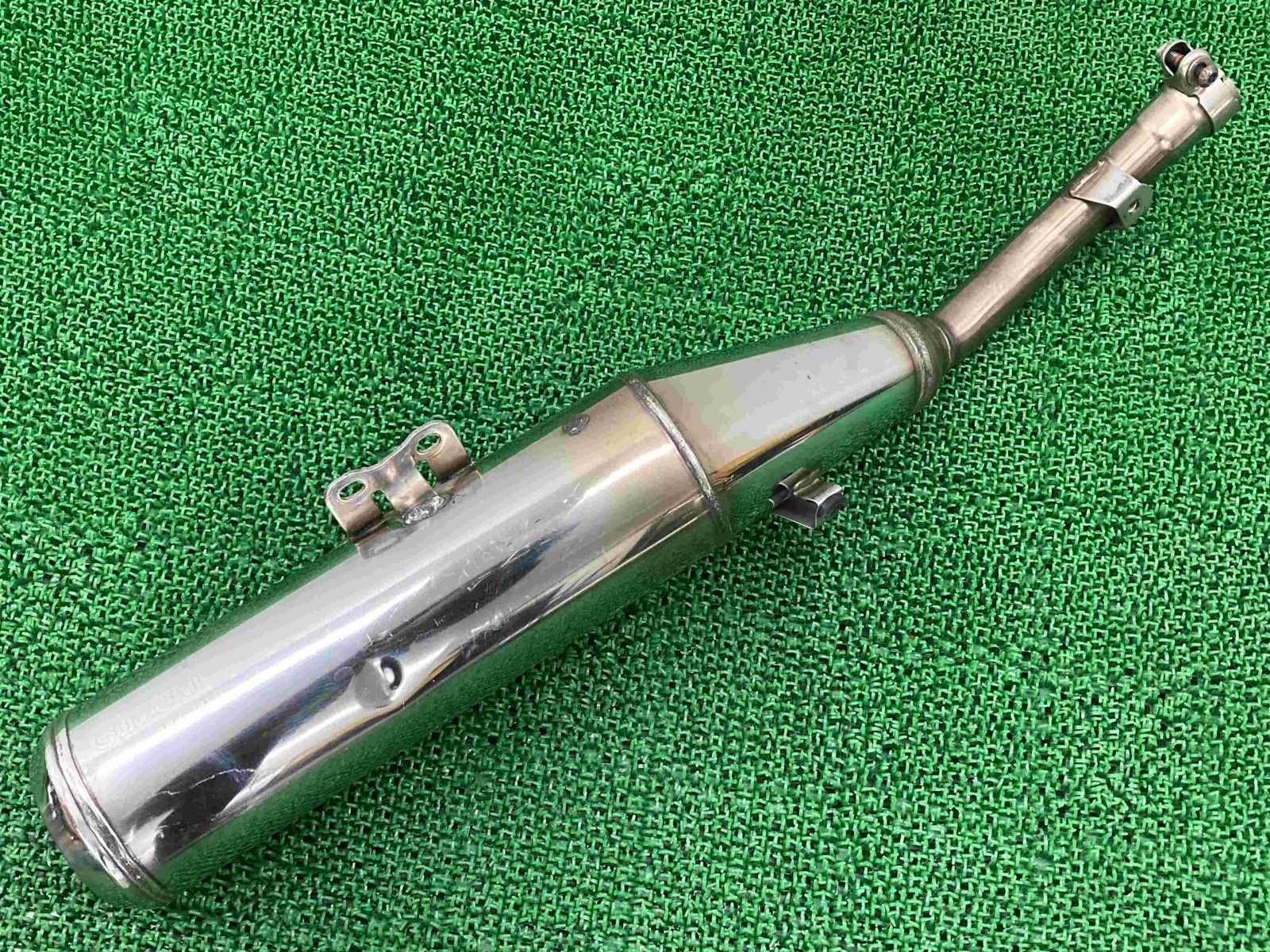 ジェベル250 サイレンサーマフラー 13E1 スズキ 純正 バイク 部品 SJ45A DJEBEL250 コケキズ無し 品薄 希少品 【中古】 32 ジェベル250 サイレンサーマフラー 13E1 スズキ 純正 中古 バイク 部品