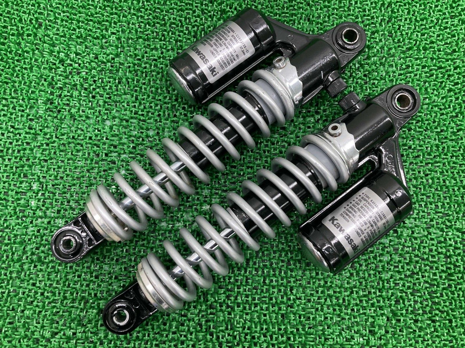 ゼファー1100 リアサスペンション 左右 カワサキ 純正 ZRT10A ピッチ 