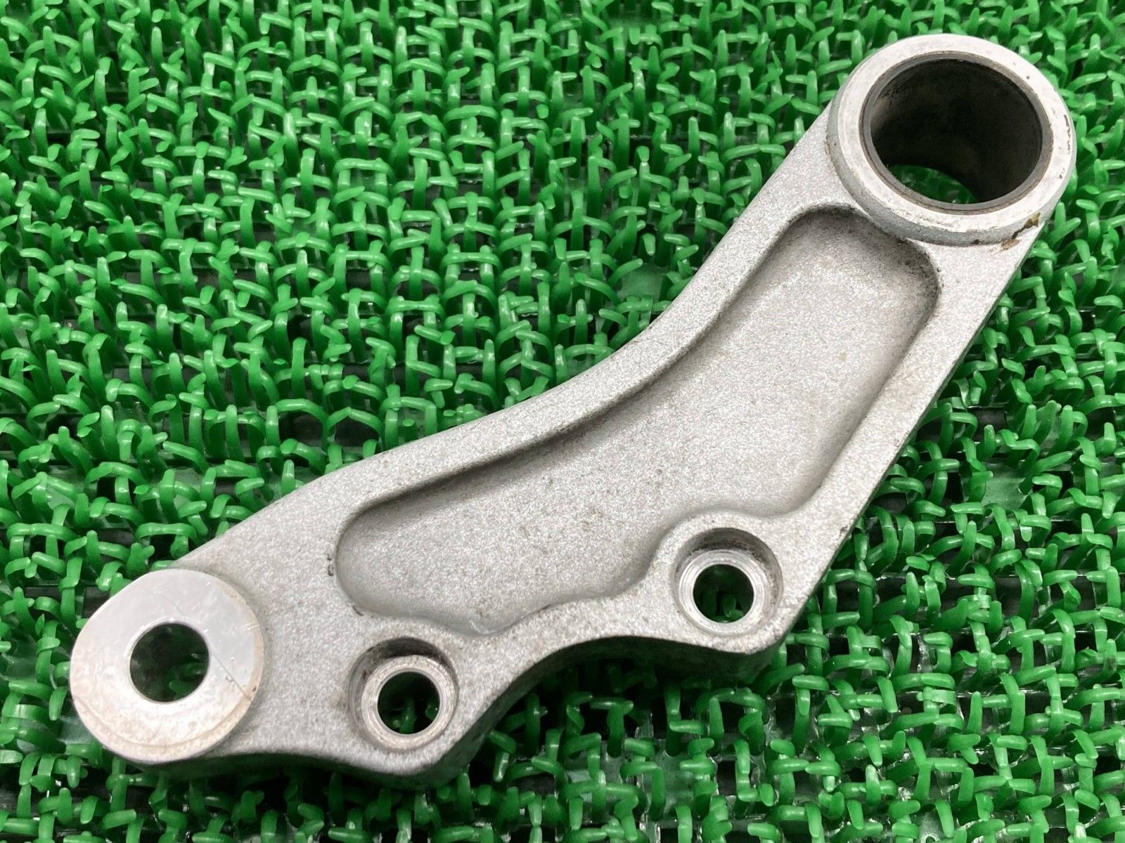 ゼファー400 リアブレーキキャリパーサポート 179/999 カワサキ 純正  ZR400C 179 999 ZEPHYR400 曲がり無し 品薄 Uf