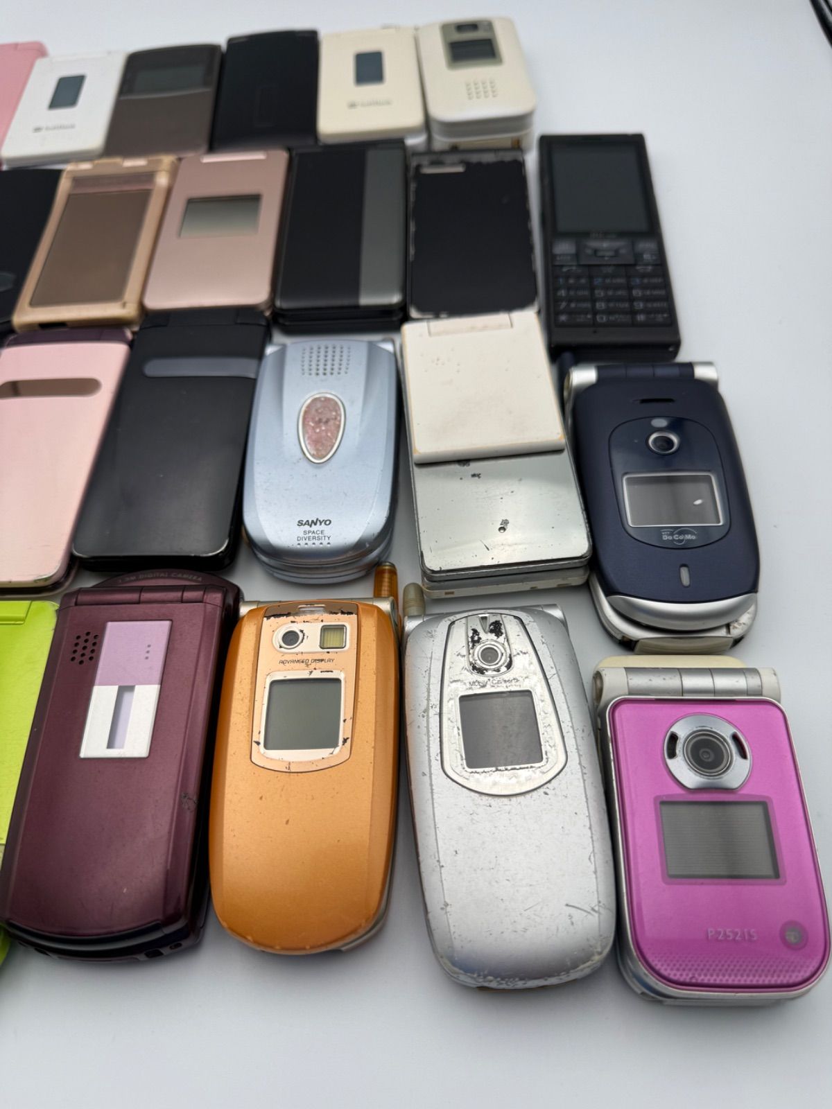 ③ ジャンク品 部品取り 携帯電話 ガラケー 27点まとめ売り レトロ携帯