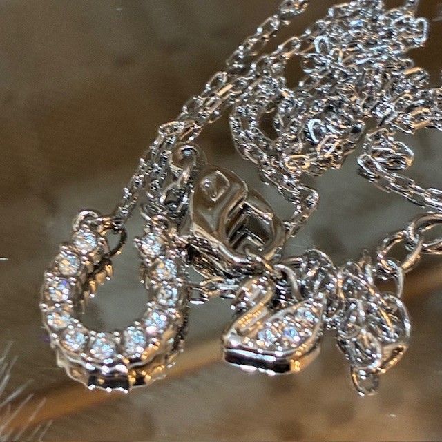 美品 箱付き スワロフスキー 馬蹄 ネックレス シルバー クリスタル 現行品 スワロフスキー SWAROVSKI クリスタルホースシュー 幸運の馬蹄モチーフ