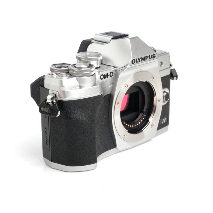 中古】(オリンパス) OLYMPUS OM-D E-M10 MARK4 ボデイ シルバー - メルカリ
