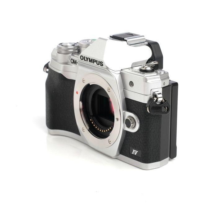 中古】(オリンパス) OLYMPUS OM-D E-M10 MARK4 ボデイ シルバー - メルカリ