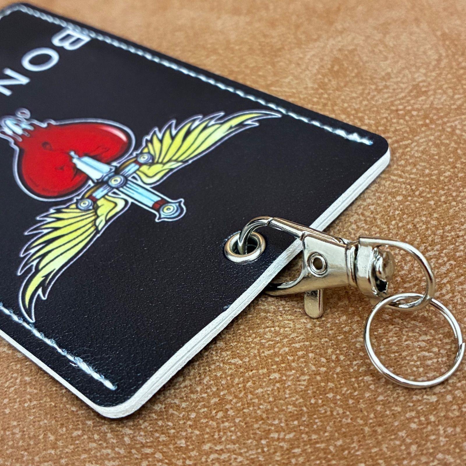新品 ボンジョヴィ BON JOVI ハートダガー パスケース 定期入れ カード