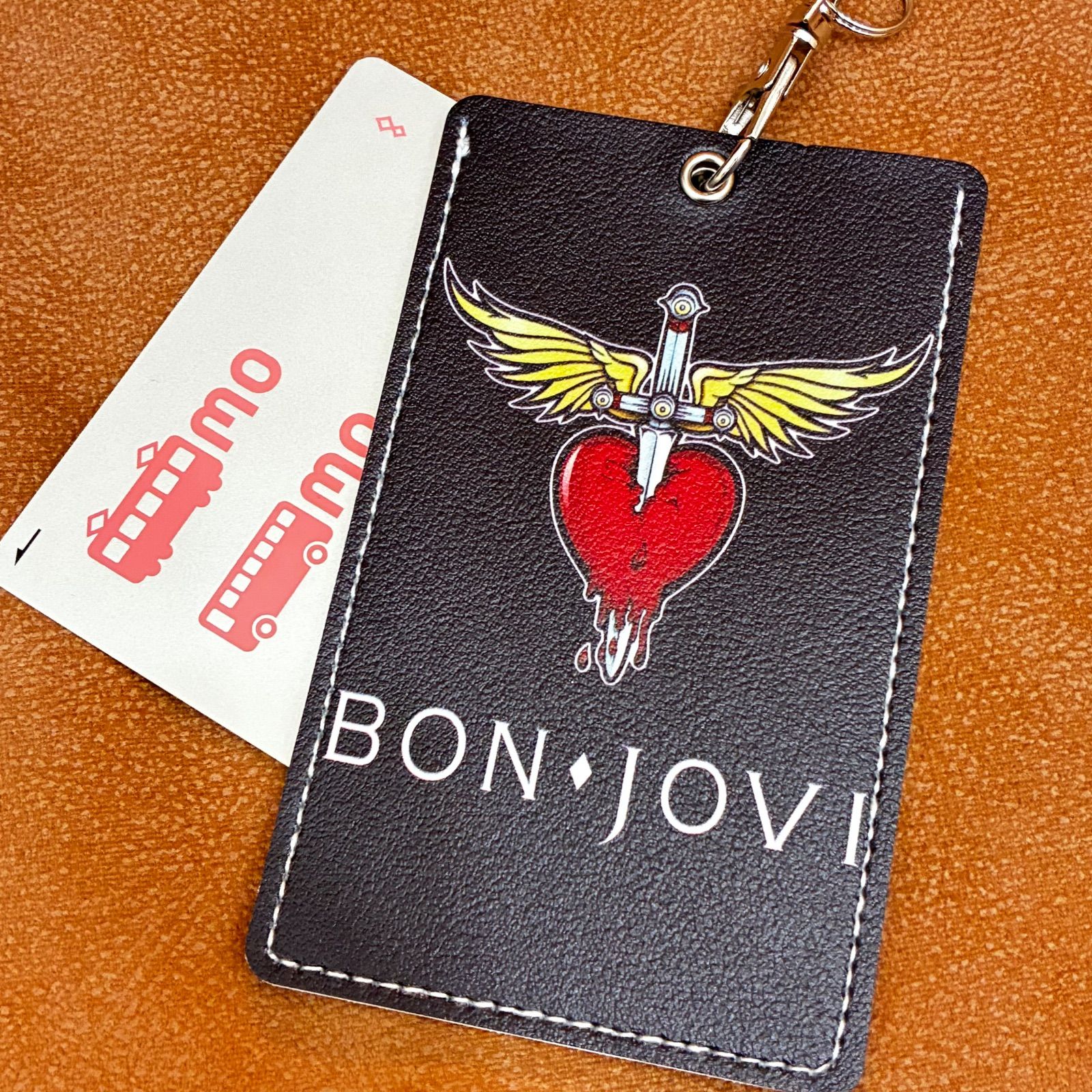 新品 ボンジョヴィ BON JOVI ハートダガー パスケース 定期入れ カード