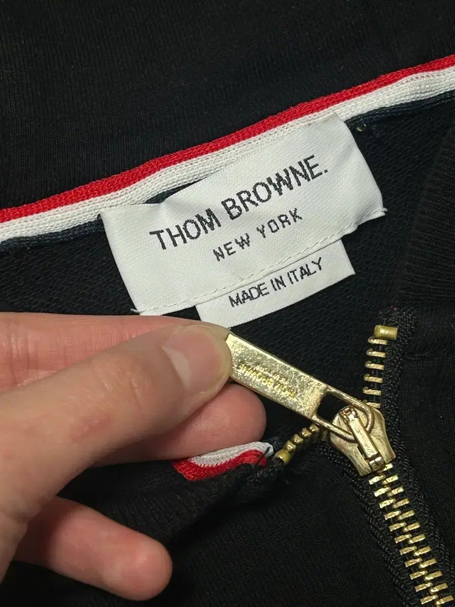 デパート購入 正規品 トム・ブラウン フーディー ジップアップ ブラック 1サイズ