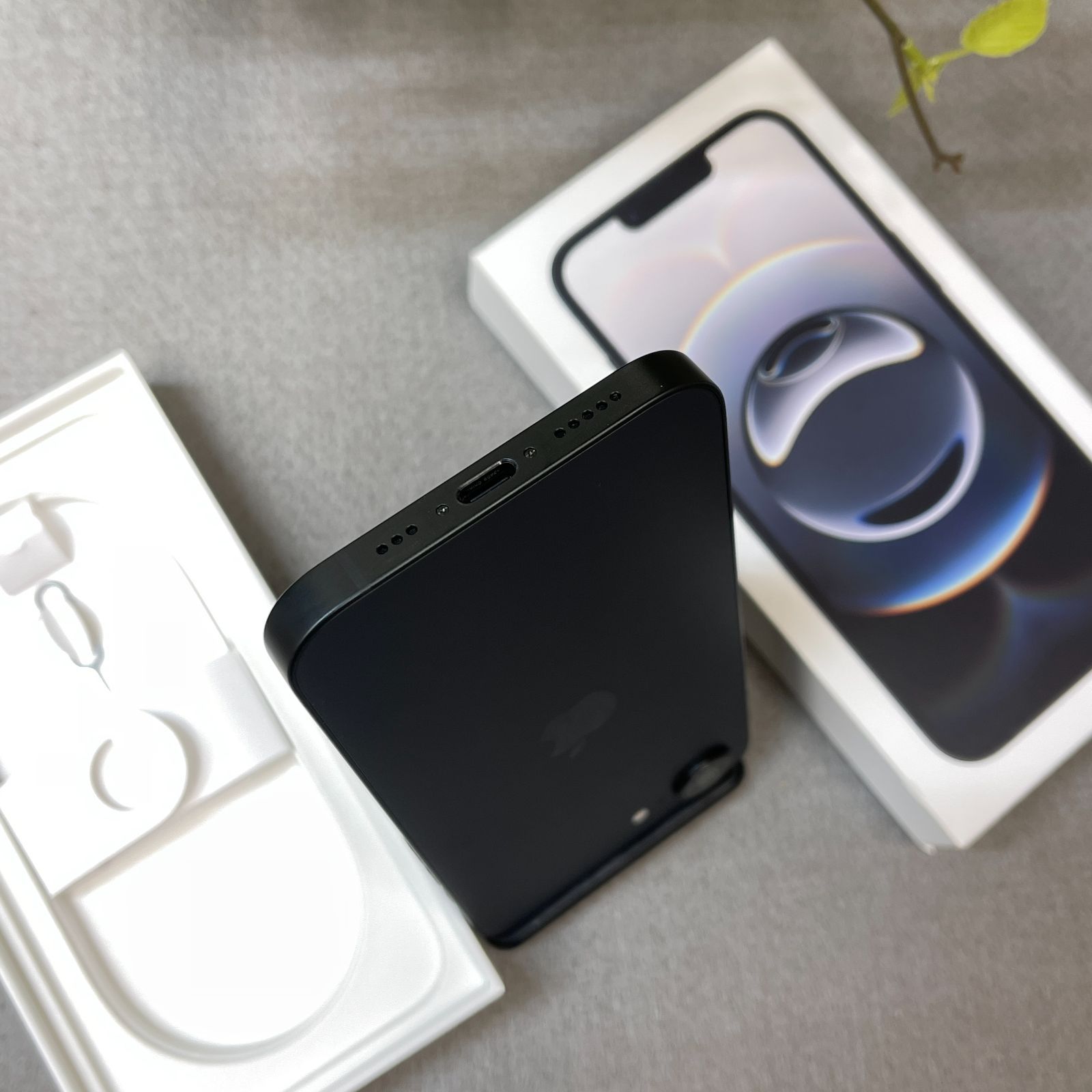 バッテリー100% iPhone16e 128GB ブラック 国内SIMフリー 送料無料